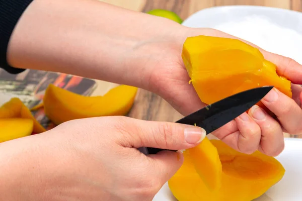 Cutting Slices Pieces Sweet Mango — Stock Photo, Image