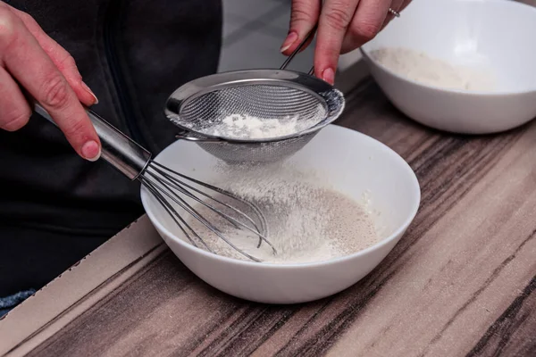 Close Sprinkling Dough White Flour Bread Kitchen — Stock Photo, Image