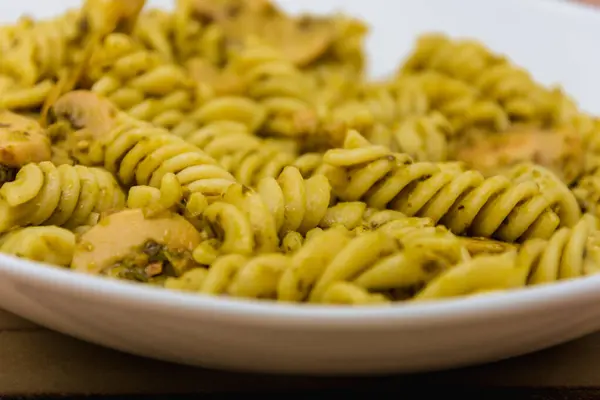 意大利面食 蘑菇和黄酱 — 图库照片