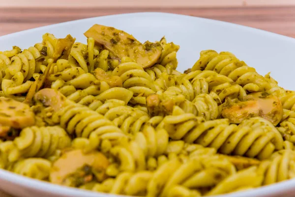 意大利意式意式意式意式意式面食配以白盘 — 图库照片
