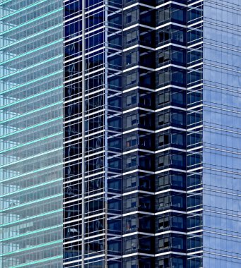 büyük bir şehirde çok öykülü ofis binaları