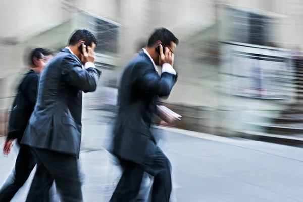 Grupo de empresários na rua — Fotografia de Stock