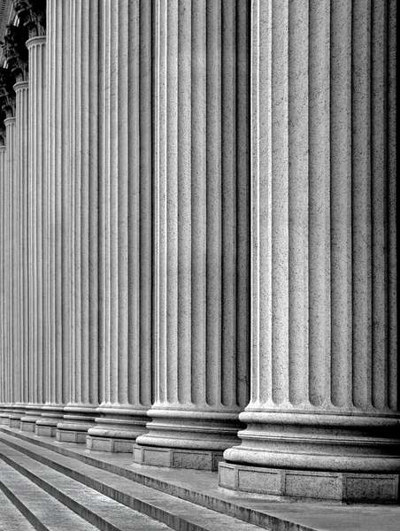 Detalle arquitectónico columna y simbolismo — Foto de Stock