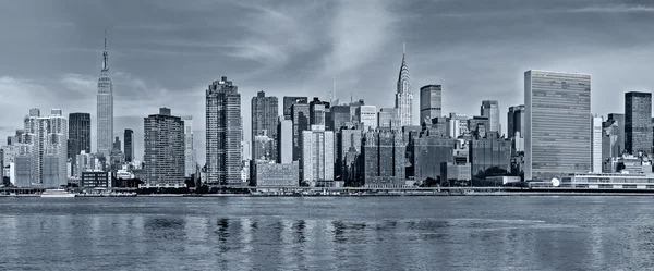 Panorama de la ciudad de Nueva York en tonalidad azul — Foto de Stock