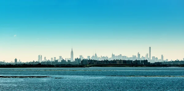 Panorama z New Yorku s krajinou v popředí — Stock fotografie