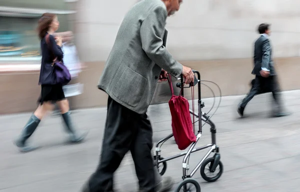 Discapacitados en una calle de la ciudad — Foto de Stock