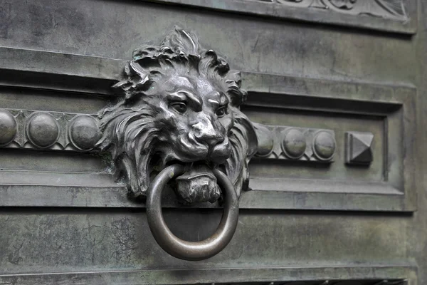 Old ironwork lion knocker — Stock Photo, Image