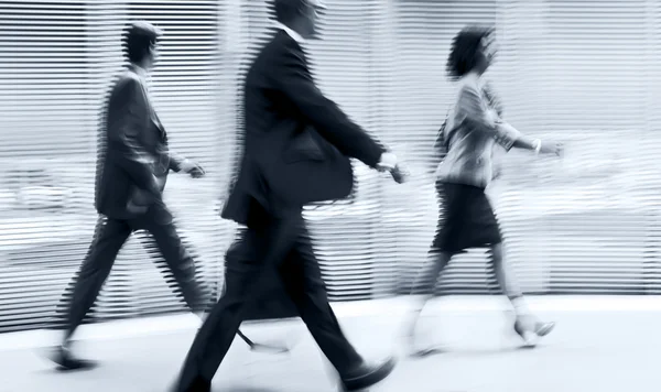 Grupo de empresários na rua — Fotografia de Stock