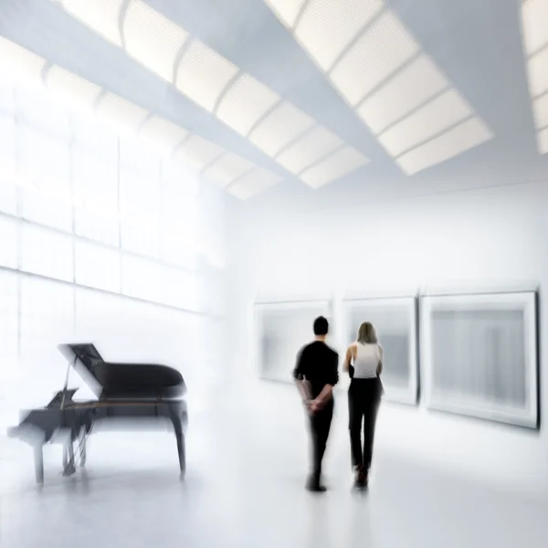 People in the art gallery center — Stock Photo, Image