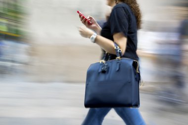 şehirde dükkanları ziyaret