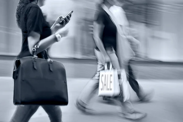 Visita las tiendas de la ciudad y tonalidad azul —  Fotos de Stock