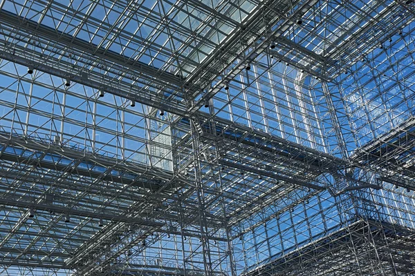 Архитектура синий стеклянный потолок внутри современного бизнес-хала — стоковое фото