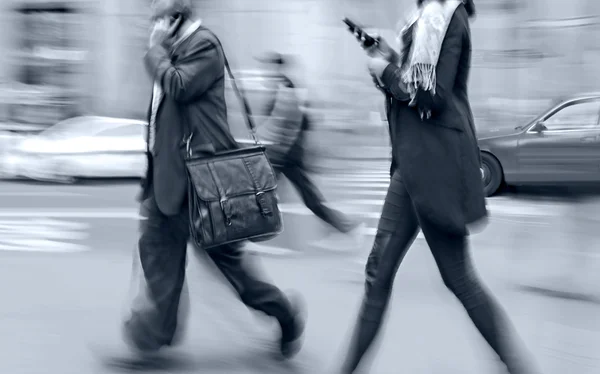 Abstracte beeld van mensen uit het bedrijfsleven in de straat en moderne stijl — Stockfoto