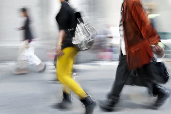 Grupp av affärsmän på gatan — Stockfoto