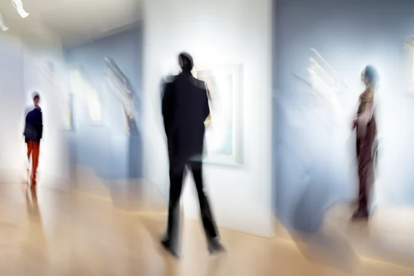 People in the art gallery center — Stock Photo, Image