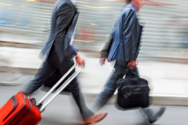 Groupe de gens d'affaires dans la rue — Photo