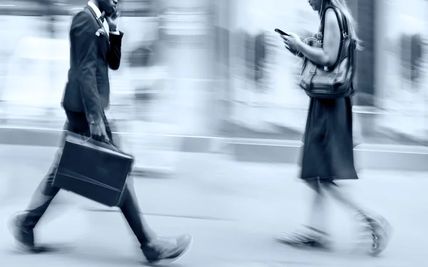 Groupe de gens d'affaires dans la rue — Photo