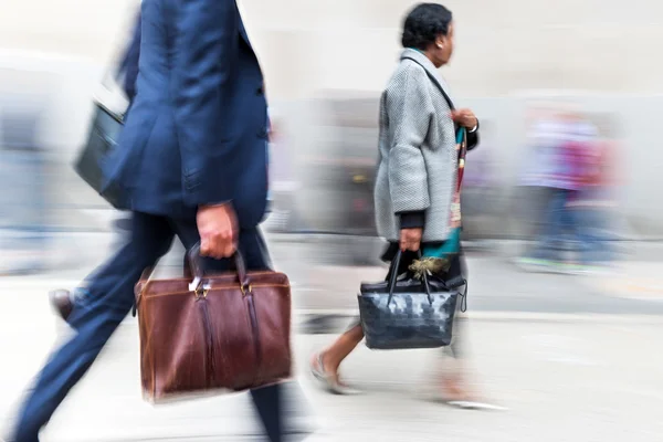 Gruppe von Geschäftsleuten auf der Straße — Stockfoto