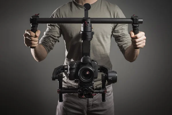 Professional videographer with gimball video slr — Stock Photo, Image