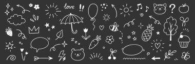 Satır şirin öge seti. Elle çizilmiş kalp, ok, çiçek ve bulut elementleri tahtada. Karalama çizimi, kalp, yıldız, çizgi film çıkartması şekilleri. Vektör illüstrasyonu