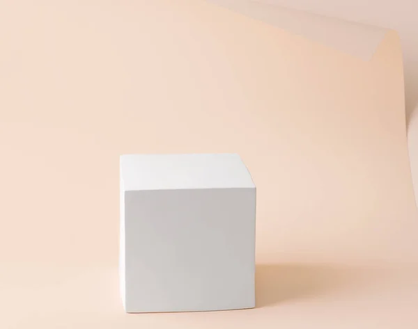 Pedestal Cubo Blanco Sobre Fondo Papel —  Fotos de Stock