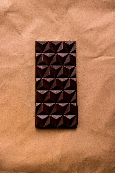 Hausgemachte Schwarze Schokolade Auf Gebasteltem Braunem Papier Blick Von Oben — Stockfoto