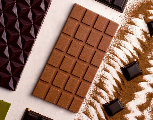 Diferentes Tipos Chocolate Sobre Fondo Blanco Cerca Vista Desde Arriba — Foto de Stock