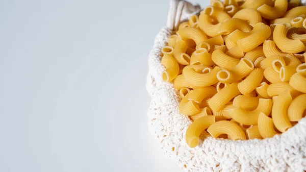 Surowe Suche Niegotowane Makarony Makaronowe Spaghetti Białym Tle Dobry Sosu — Zdjęcie stockowe
