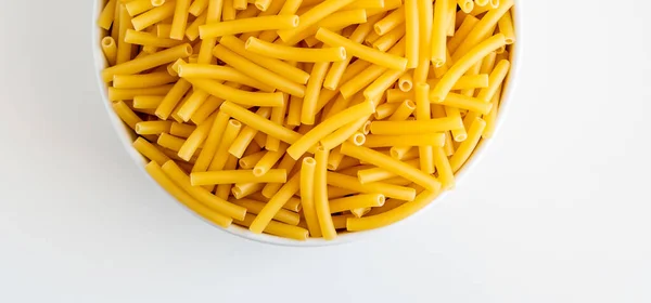 Syrové Suché Tepelně Neupravené Těstoviny Špagety Nudle Bílé Míse Dřevěné — Stock fotografie