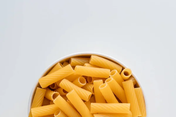 Tortiglioni Cru Sec Pâtes Spaghetti Nouilles Sur Fond Blanc Bol — Photo