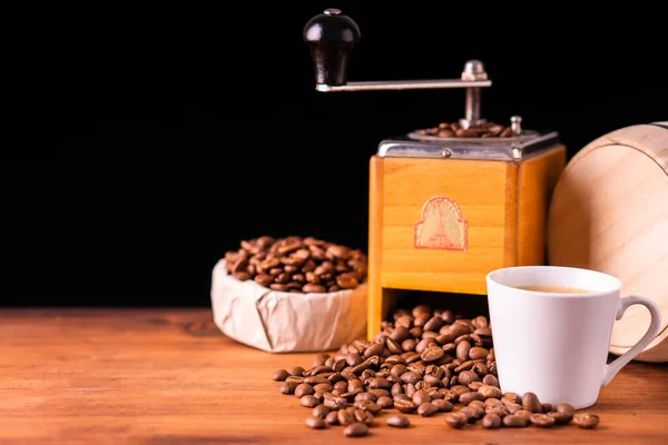 Кафе Утренний Завтрак Освежает Кафтан Белой Чашкой Обжаренного Органического Кофе — стоковое фото