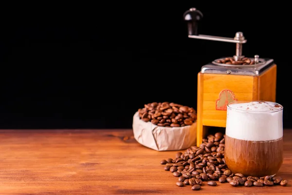 Frisches Café Zur Erfrischung Von Koffein Weiße Tasse Geröstete Bio — Stockfoto