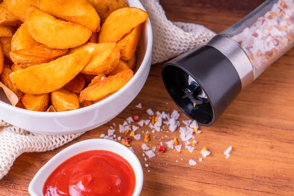 Tradition Pommes Frites Aus Bio Kartoffelkeilen Mit Haut Dip Ketchup — Stockfoto