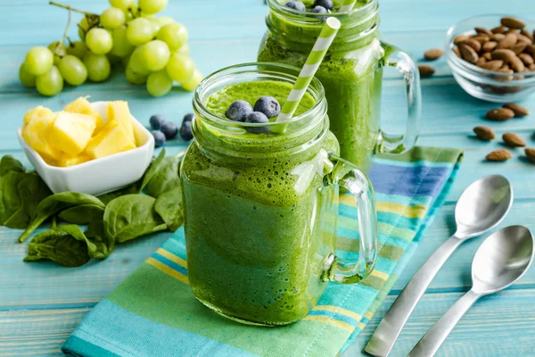 Yeşil ıspanak Kale Detoks Smoothie — Stok fotoğraf