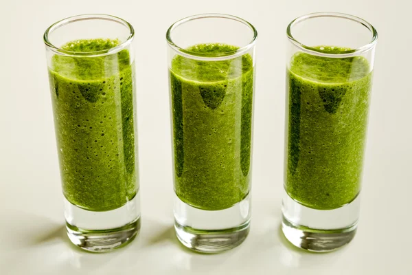Groene spinazie boerenkool Detox Smoothie — Stockfoto