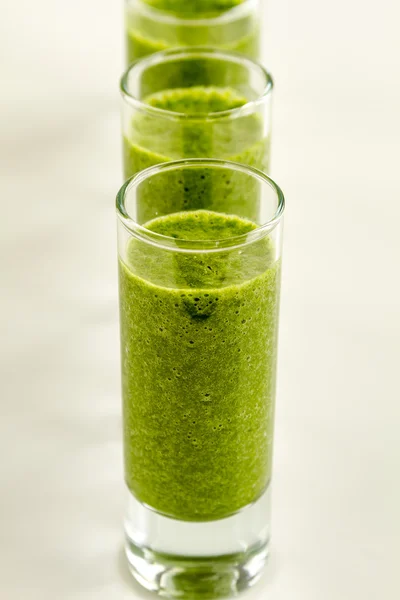 Yeşil ıspanak Kale Detoks Smoothie — Stok fotoğraf