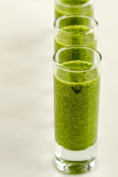 Yeşil ıspanak Kale Detoks Smoothie — Stok fotoğraf