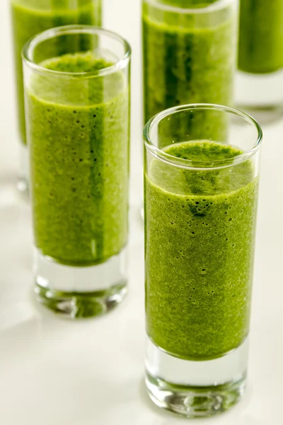 Yeşil ıspanak Kale Detoks Smoothie — Stok fotoğraf