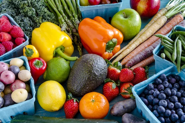 Obst und Gemüse im Hintergrund — Stockfoto