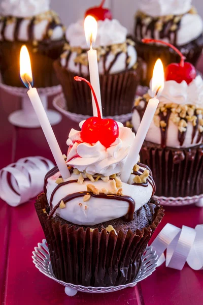 Fierbinte Fudge Sundae Cupcakes — Fotografie, imagine de stoc