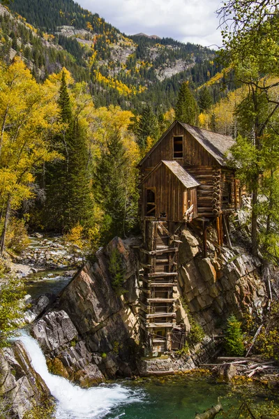 Höstfärger på historiska Crystal Mill — Stockfoto