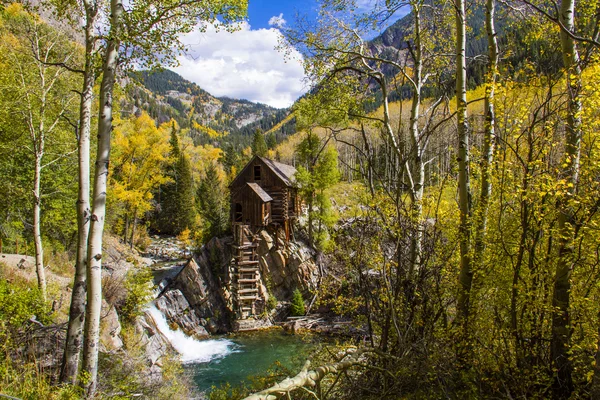 Colores de otoño en el histórico molino de cristal — Foto de Stock