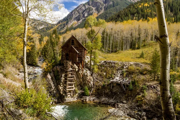 Tarihi Crystal Mill, sonbahar renkleri — Stok fotoğraf