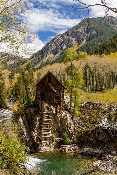 秋天的颜色在历史性的水晶磨 — 图库照片