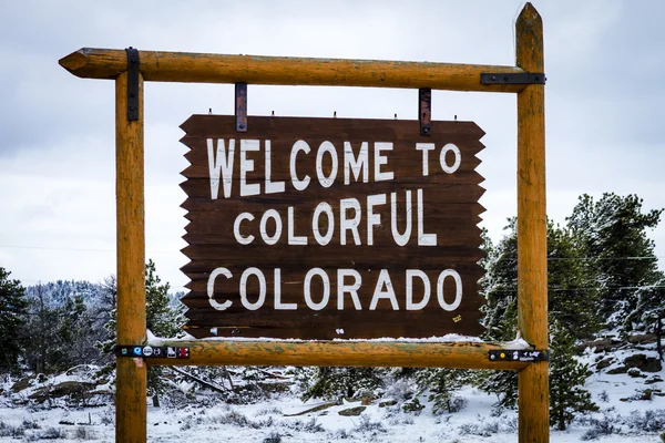 Bienvenido al colorido cartel de la autopista de Colorado — Foto de Stock