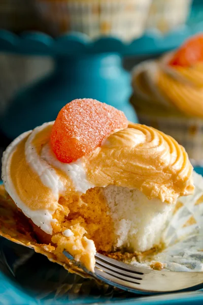 Oranje vanille boon wervelde Cupcakes — Stockfoto