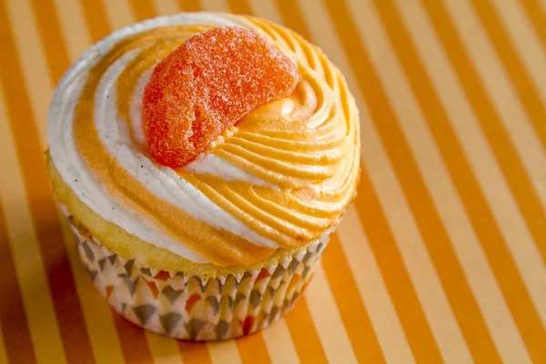 Cupcake turbinati di fagioli alla vaniglia arancione — Foto Stock