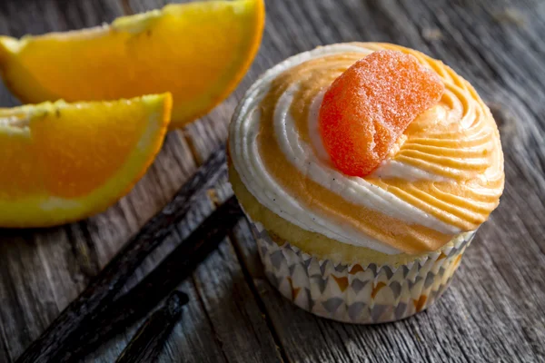 Naranja vainilla frijol remolinado cupcakes — Foto de Stock