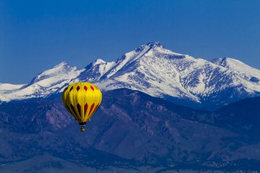 Kayalık dağ sıcak hava balon Festivali