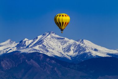 Kayalık dağ sıcak hava balon Festivali